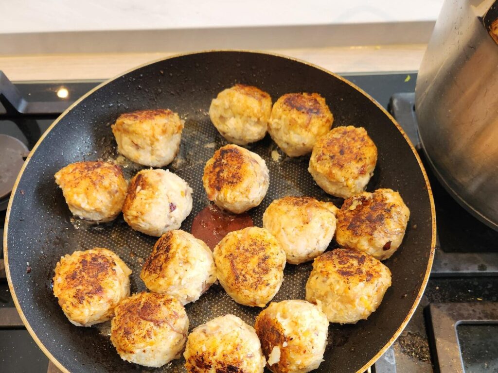 Recette : Boulettes de volaille au chou-fleur et pois chiches