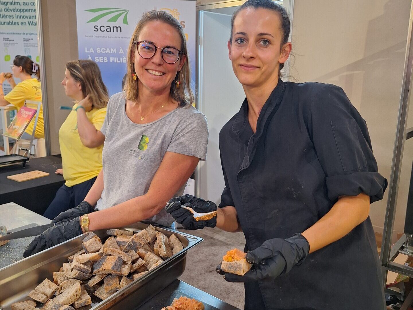 Préparation des sandwichs durables végéricain, avec Hélène, notre conseillère en nutrition