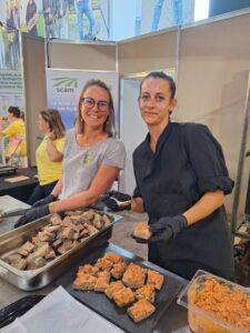 Préparation des sandwichs durables végéricain, avec Hélène, notre conseillère en nutrition