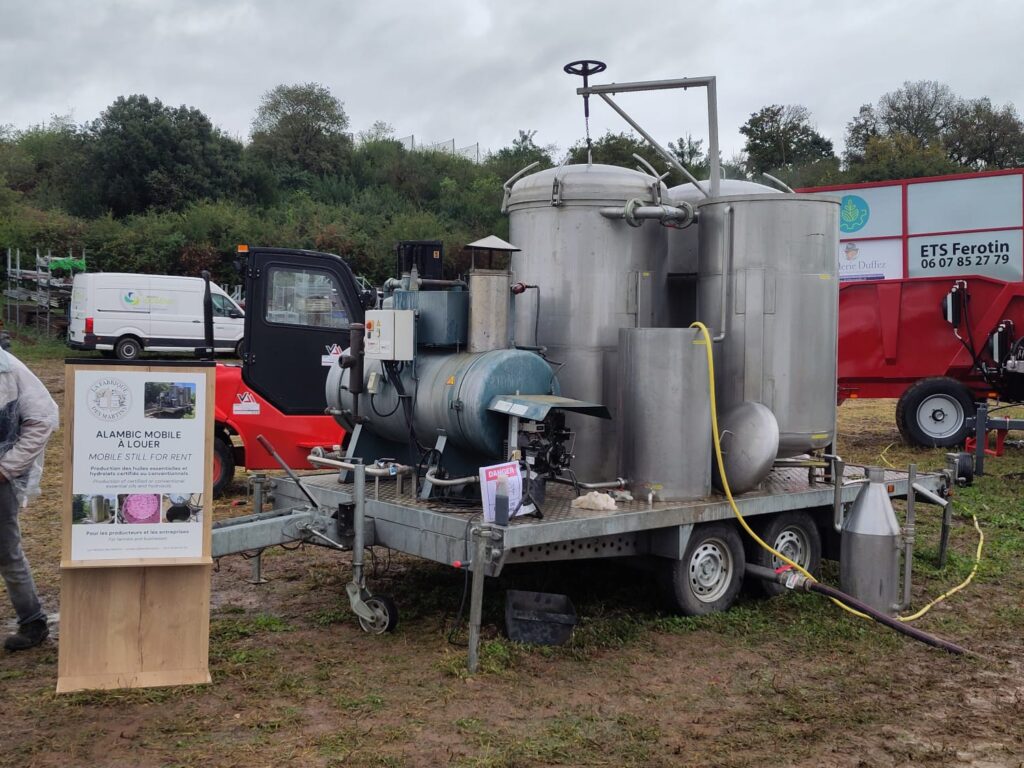 Rencontre à Tech&Bio de l’alambic mobile bio « La Fabrique des Martins »