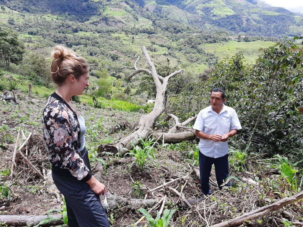 Marine Wulleman et un producteur de café